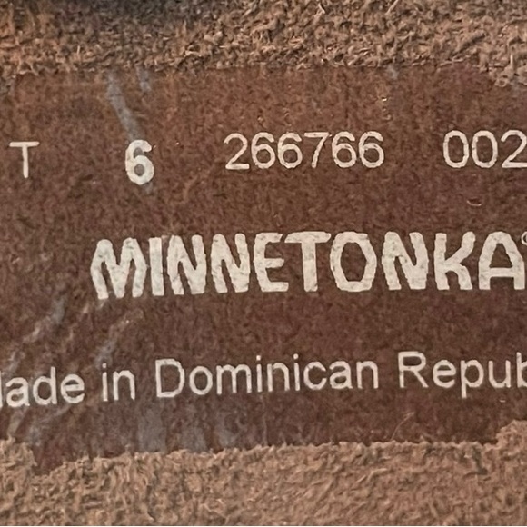 NEW Minnetonka Gray Suede Fringe Flat Boho Hippie Booties - Size 6 - Picture 16 of 16